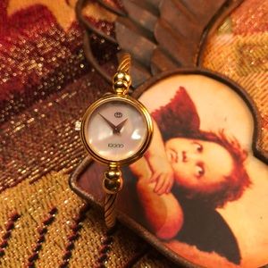 Vintage Authentic Gucci cuff watch